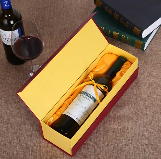Hộp giấy đựng rượu vang không kém phần sang trọng Hộp giấy đựng rượu vang không kém phần sang trọng