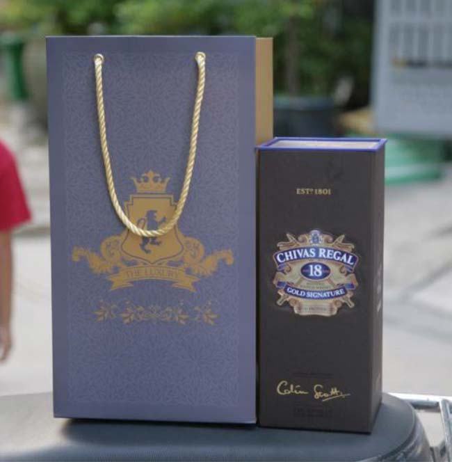 Túi đựng hộp rượu Chivas 18