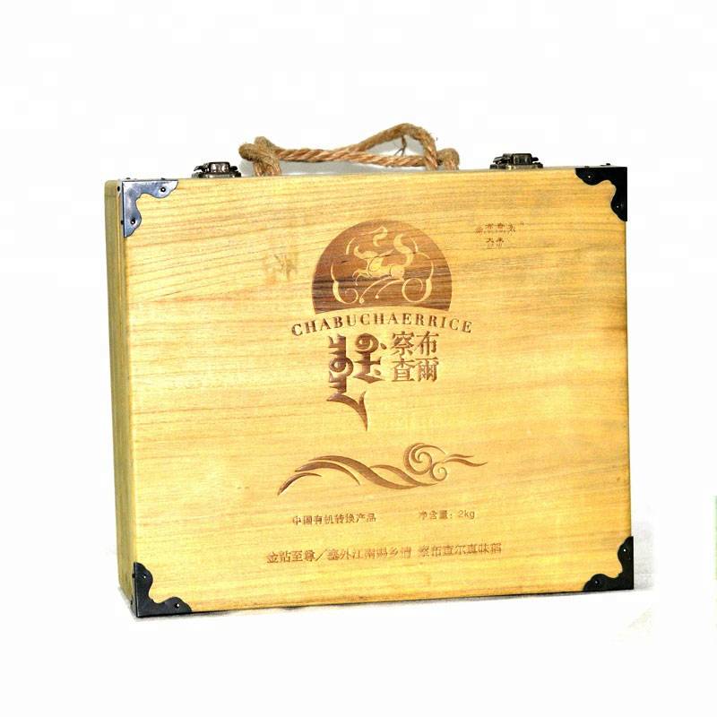 Hộp gỗ hình dáng vali độc đáo, mới lạ Hộp gỗ hình dáng vali độc đáo, mới lạ