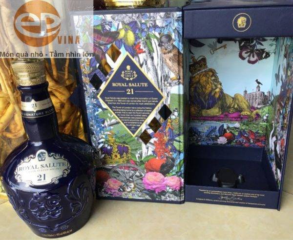 Vỏ hộp rượu Chivas 21
