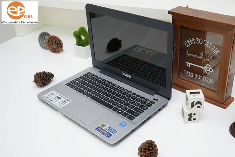 Tặng Laptop cho sinh viên IT