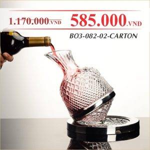 "Chất liệu: pha lê Dung tích : 1.500ml Kích thước: đường kính đế: 195mm, KT decanter: 140x250mm ( rộng x dài) Quy cách : hộp đựng carton cao cấp, 1 hộp/thùng Sản phẩm thường dùng làm quà tặng sự kiện; quà tặng cho các doanh nghiệp, quà tặng khuyến mại, v..v.."